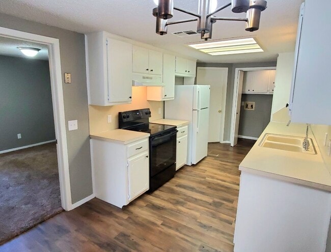 Building Photo - 2 Bed 2 Bath Duplex Near Rose State College