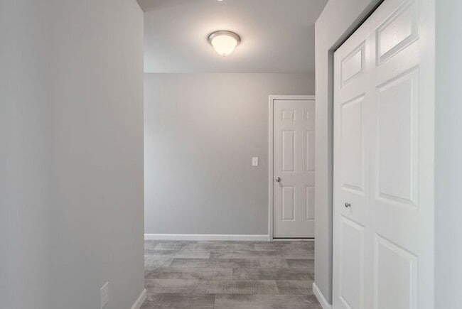 Building Photo - 7132 Primrose Ln