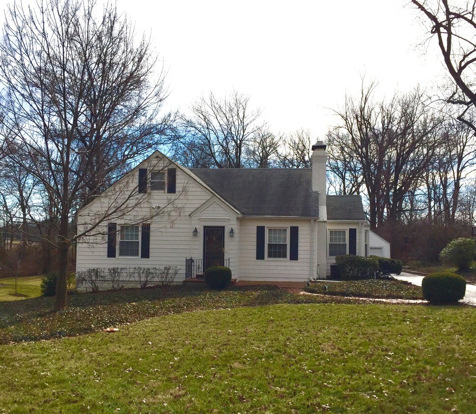 12040 Conway Rd, St. Louis, MO 63131 House Rental in St. Louis, MO