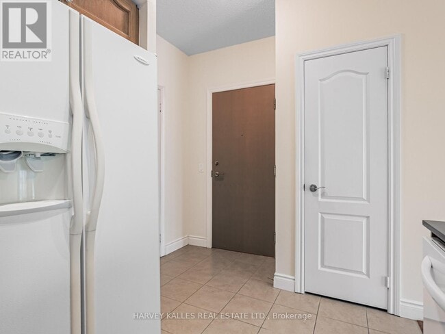 Building Photo - 319 Merton St