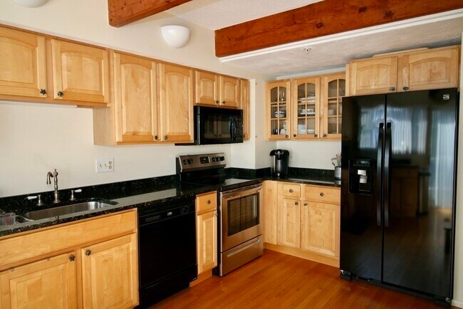 Foto del edificio - 34 Rockport Rd