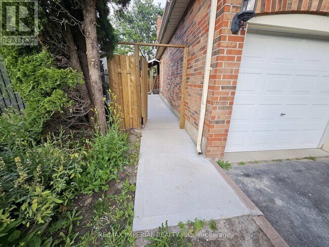 Building Photo - 37 Stave Crescent