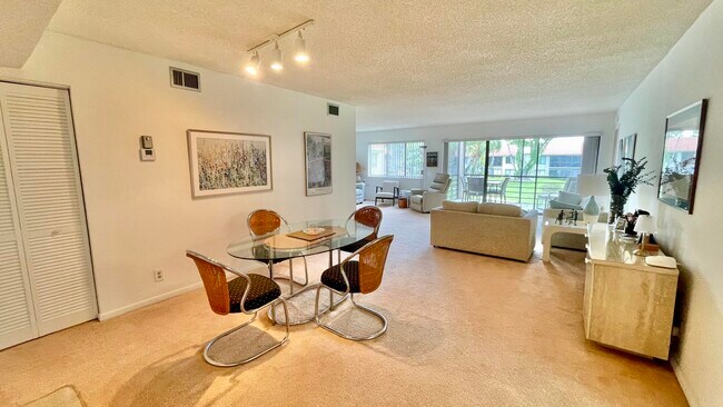 Building Photo - 5540 Fairway Park Dr