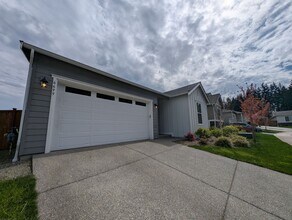 Building Photo - 6699 Skipper Ln SE