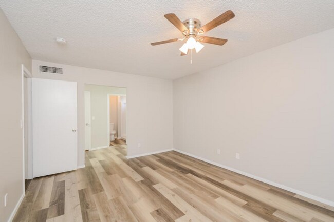 Foto del edificio - 5221 W Harmont Dr