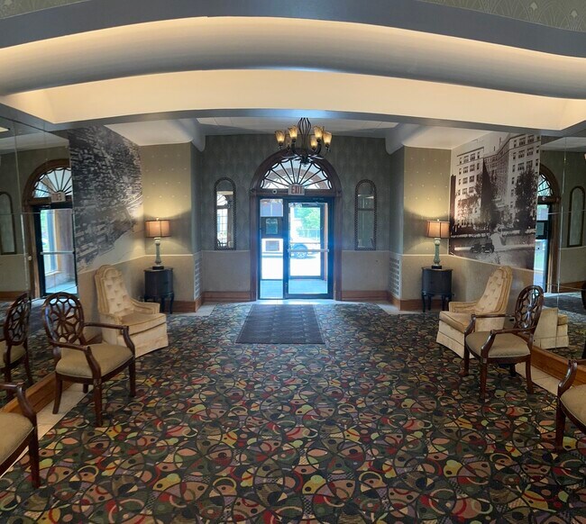 Foto del edificio - 5480 S Cornell Ave