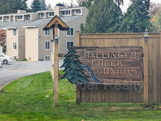 Foto del edificio - 19851 25th Ave NE