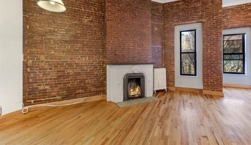 Primary Photo - 90 W 11th St