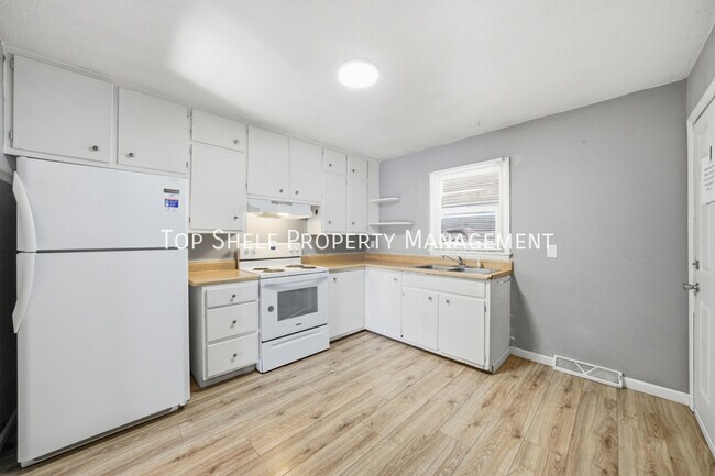 Foto del edificio - 2427 Welbeck Rd