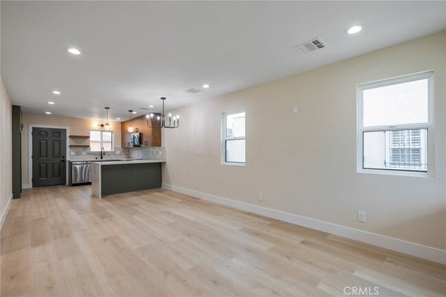 Building Photo - 745 W 106th St