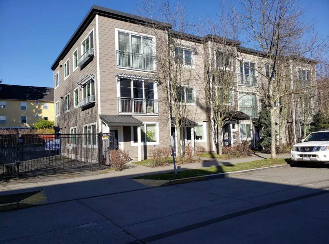 Primary Photo - NEWLY REMODELED First Hill Condo - 2/3 bed...