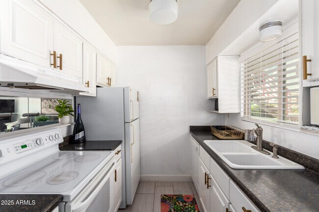 Foto del edificio - 4610 N 68th St
