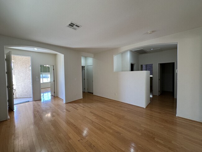 Building Photo - 9900 Shadow Grove Ave