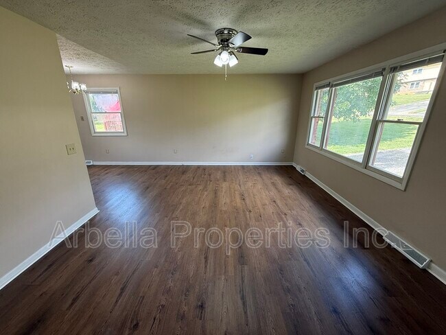 Foto del edificio - 915 Kendrick Creek Rd