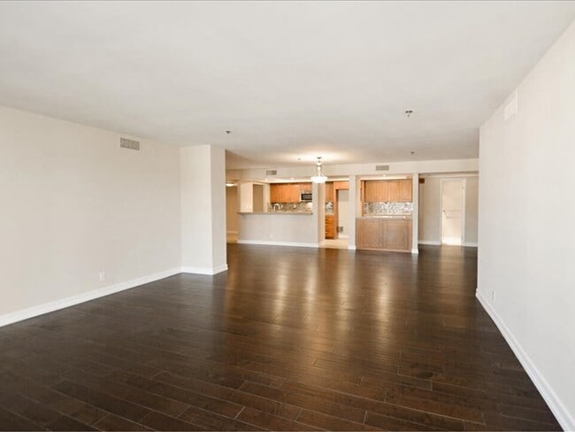 Building Photo - 10660 Wilshire Blvd