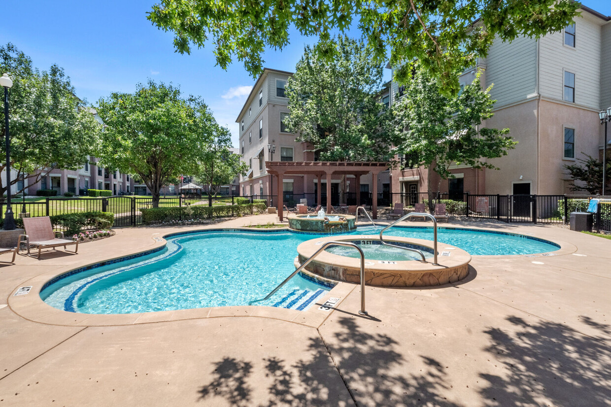 Primary Photo - Plaza At Chase Oaks