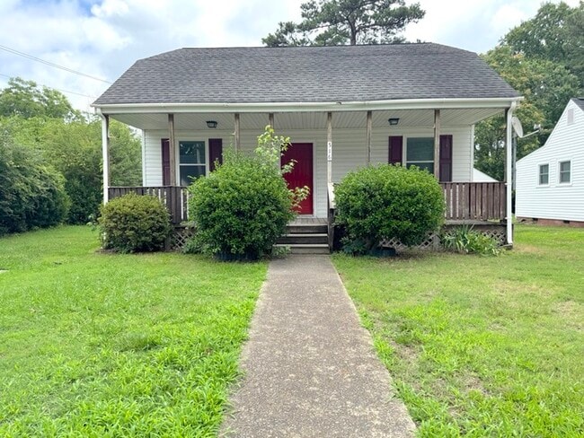 CHARMING 4-BEDROOM, 2-BATH COTTAGE-STYLE HOME IN HAMPTON, VA! - CHARMING 4-BEDROOM, 2-BATH COTTAGE-STYLE HOME IN HAMPTON, VA!