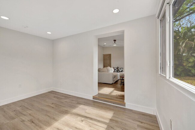 Building Photo - 1721 SW 13th St