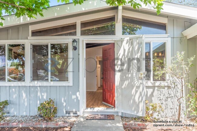 Building Photo - 3375 Holly Dr
