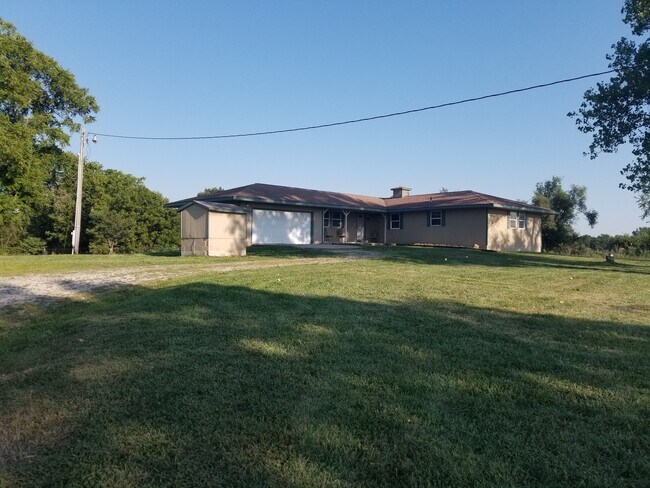 Building Photo - 1051 SW 101st Rd