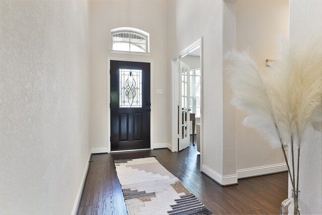Building Photo - 2215 Tonkawa Trl