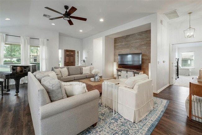 Building Photo - 1115 Petroglyph Trail