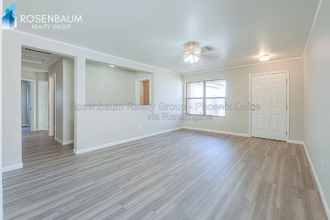 Building Photo - 537 W Kingman Dr