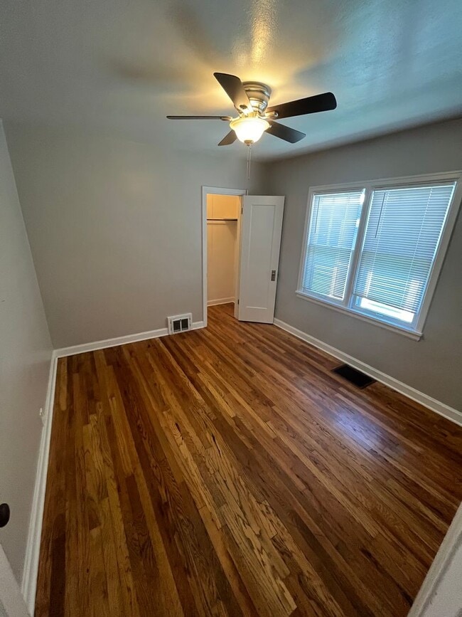 Building Photo - Charming 2 Bedroom, 1 Bath Bungalow House ...