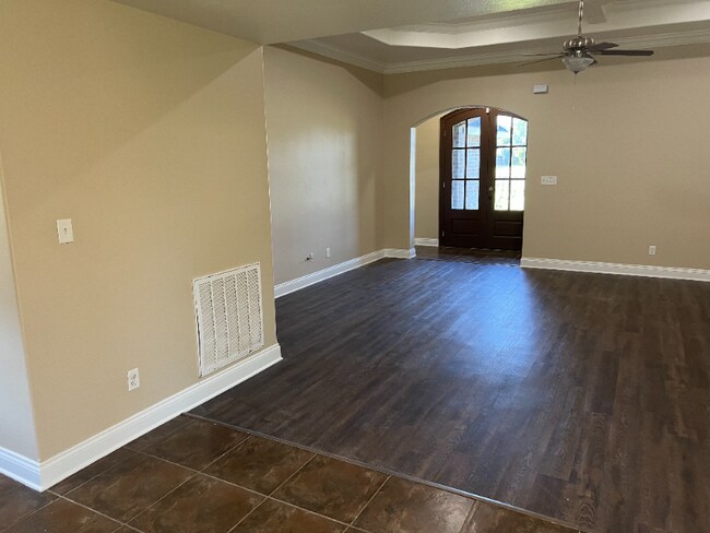 Foto del edificio - 121 Eagle Point Rd