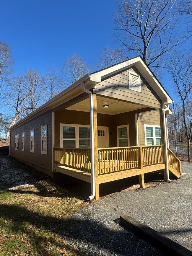 ROOMY AND MODERN NEW CONSTRUCTION HOME! AVAILABLE NOW! - ROOMY AND MODERN NEW CONSTRUCTION HOME!
AVAILABLE NOW!