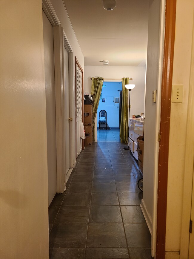 Foto del edificio - 1471 Gates Ave