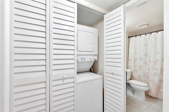 Foto del edificio - 6519 Coral Lake Dr