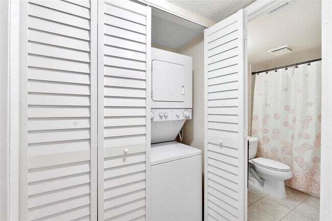 Building Photo - 6519 Coral Lake Dr