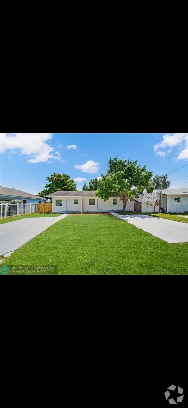 Building Photo - 7981 NW 12th Plz