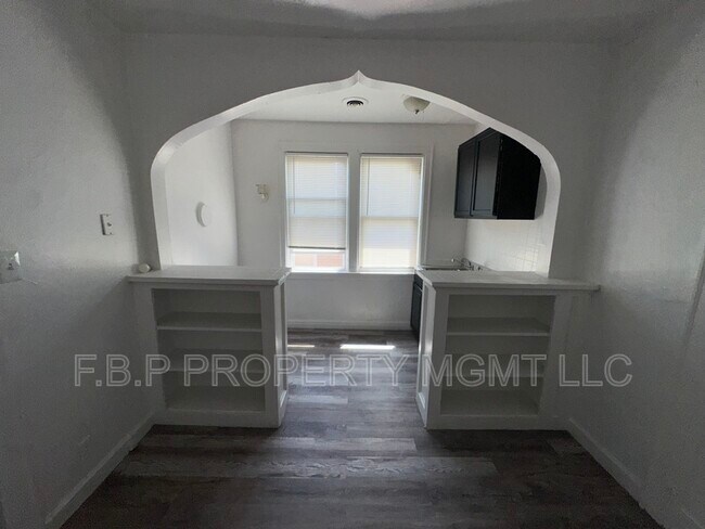 Foto del edificio - 5049 Coplin St