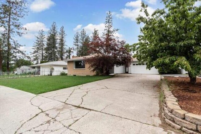 Foto del edificio - 3328 W Elmhurst Ave