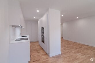 Building Photo - 760 Av. Galt