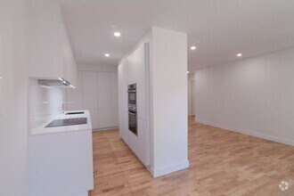 Building Photo - 760 Av. Galt