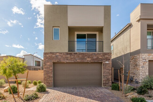 Building Photo - Gorgeous 3 Bedroom home in the gated Belte...