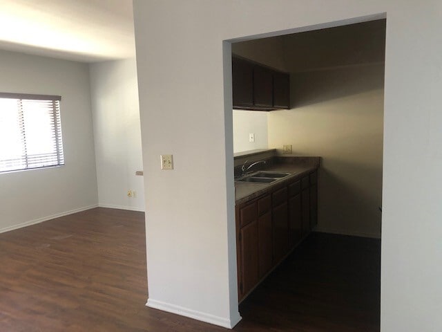 Living Room & Kitchen Bar - 2314 N Catalina St