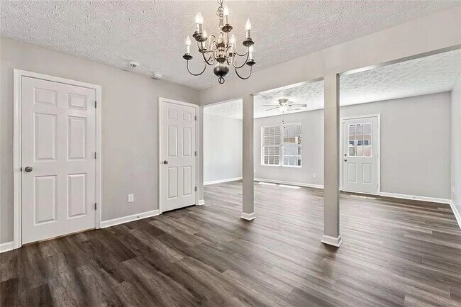 Building Photo - 2787 Valley Green Dr