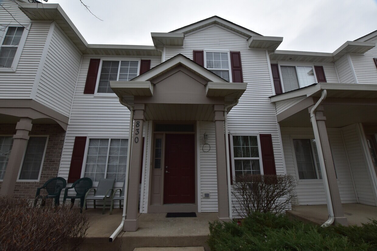 830 County Line Rd, Aurora, IL 60502 Townhome Rentals in Aurora IL
