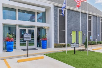 Building Photo - The Park at Malaga