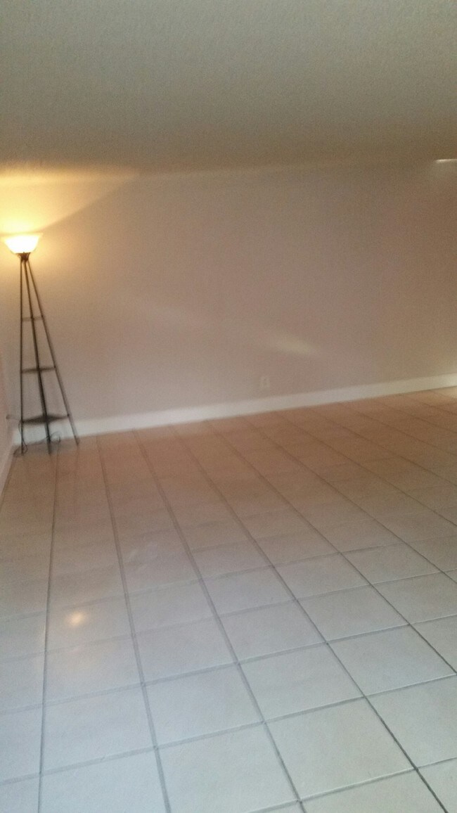 Foto del diseño de interior - 195 SE 10th St