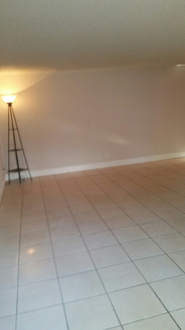 Interior Photo - 195 SE 10th St