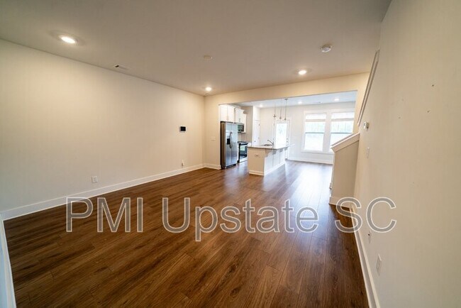 Foto del edificio - 32 Mardale Ln