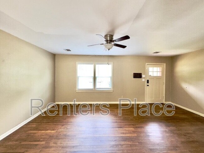 Building Photo - 1510 E 45th Pl