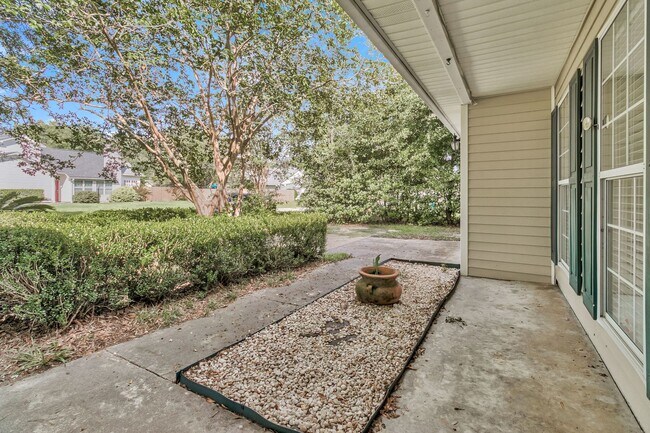 Building Photo - 182 Paddock Way
