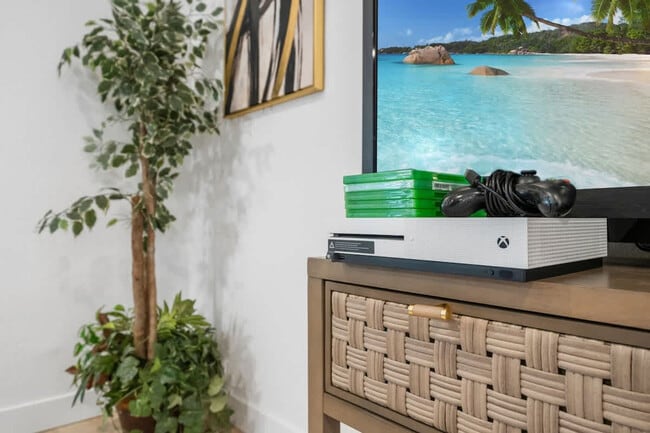 Building Photo - 5048 Bluff Pl