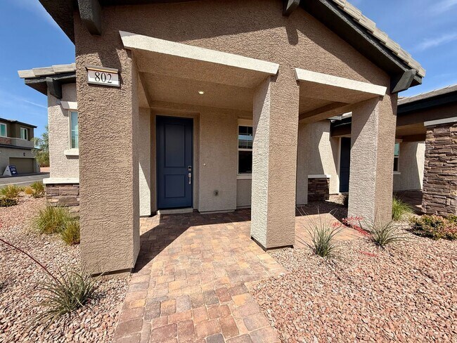 Building Photo - FULLY FURNISHED 3 BED 2.5 BATH 2 CAR GARAG...